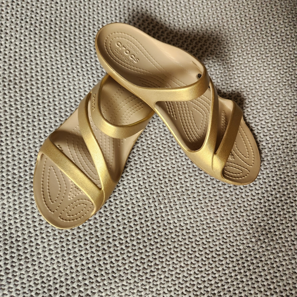 New Crocs Women's Gold Sandals